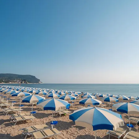 Apartamento 150 - Bellissimo Trilocale Di Fronte In Centro A Marcelli, Climatizzato - Inclusa